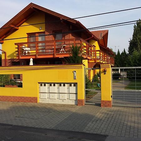 Okker Apartman Gyula Εξωτερικό φωτογραφία